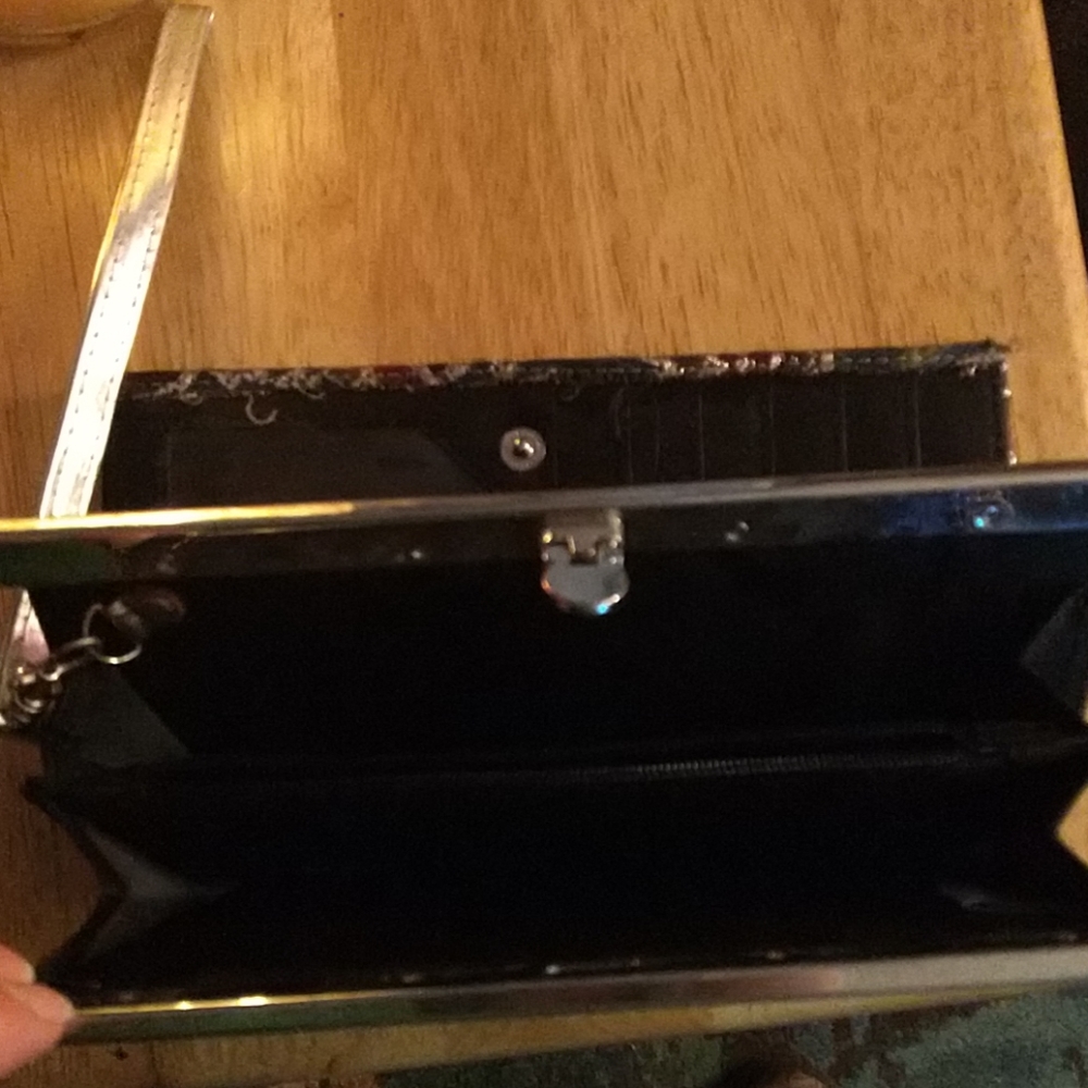 Hinge Wallet - Picture 2 of 4